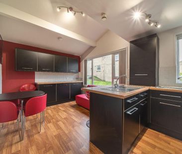 1 bedroom in a house share to rent - Photo 2