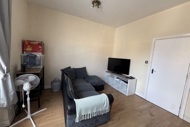 Garratt Lane, LONDON - Photo 1