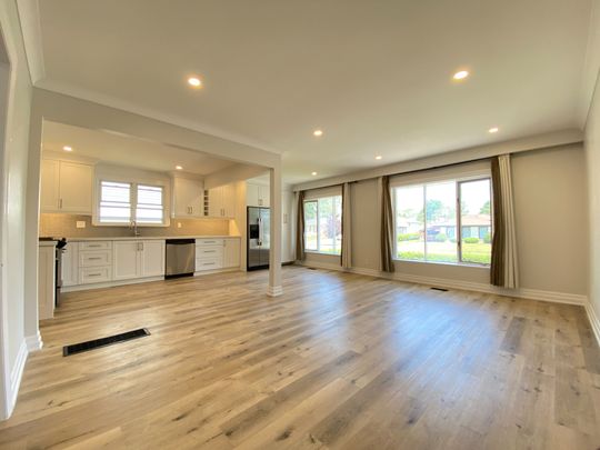 For Lease - 862 Liverpool Road, Pickering, Ontario - Photo 1