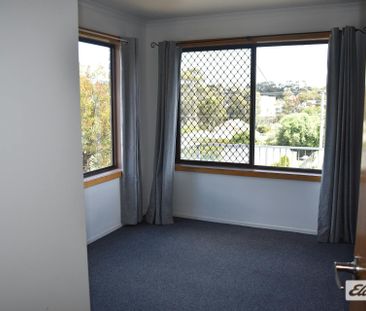 FAMILY HOME WITH RIVER VIEWS - Photo 5