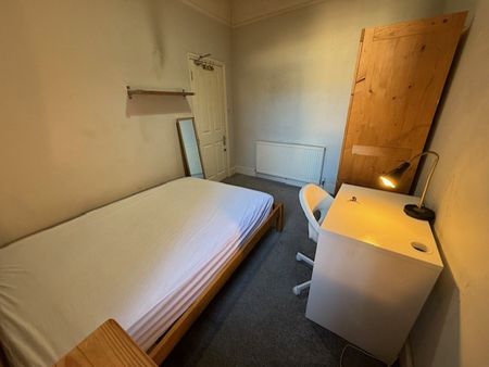 Room in a Shared House, Harberson Road, SW12 - Photo 5