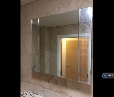 1 bedroom in a flat share to rent - Photo 3