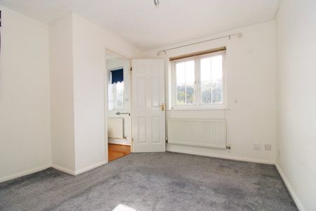 Fairfield Way, Stevenage, Hertfordshire - Photo 4