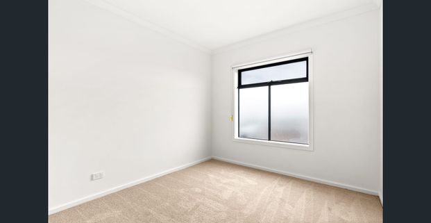 Modern Family Living in a Prime Point Cook Location - Photo 1