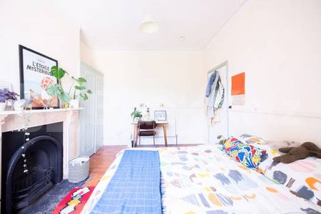 Period charm + contemporary living with 1740 sq. Ft of living & entertaining sp - Photo 3