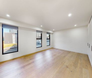 Stunning Four Bed Townhouse Near The Bay - Photo 2