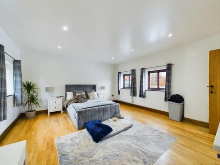 3 bedroom barn conversion to rent - Photo 2