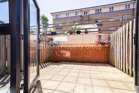 Windsor Court, Mostyn Grove, London, E3 - Photo 5