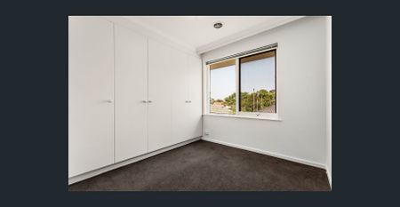 8/5 Walsh Street, Ormond, Vic 3204 - Photo 2