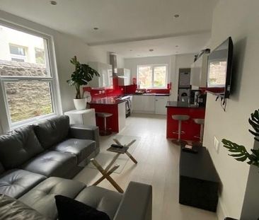 6 bedroom terraced house to rent - Photo 1