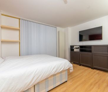 Room in a Shared Flat, Becquerel Court, SE10 - Photo 3