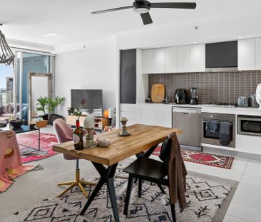 32307/9 Lawson Street, Southport QLD 4215 - House For Rent | Domain - Photo 6