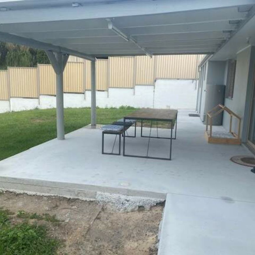 1 Jancoon Court, Carrara QLD 4211 - House For Rent | Domain - Photo 1