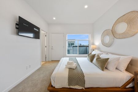 PET FRIENDLY Modern Townhome - Photo 2