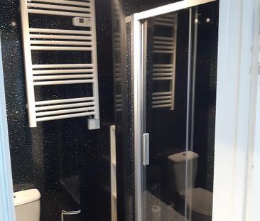 3 bedroom flat to rent - Photo 4