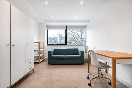 A well-presented first-floor flat offering two spacious double bedrooms, ideally situated in the heart of Summertown. Offered furnished and available immediately. - Photo 3