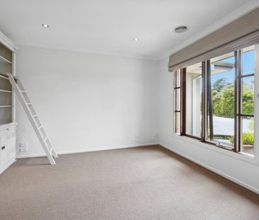 Spacious Family Home In Highly Sort After Location! - Photo 1