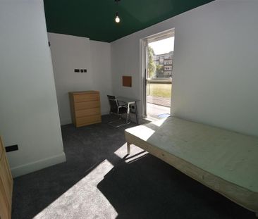 6 bedroom house to rent - Photo 3