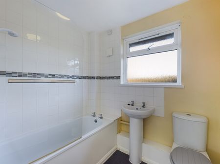 Maple Close , Cam , Dursley , Glos , GL11 - Photo 4