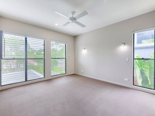 9 Victoria Street, Indooroopilly QLD 4068 - House For Rent - $1,450 | Domain - Photo 1