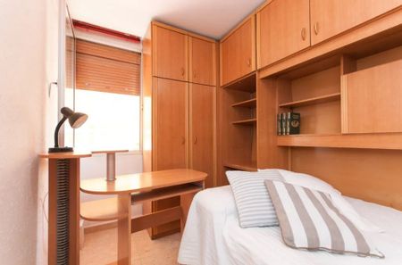 Avinguda Mare Déu de Bellvitge, L'Hospitalet de Llobregat, Catalonia 08907 - Photo 4