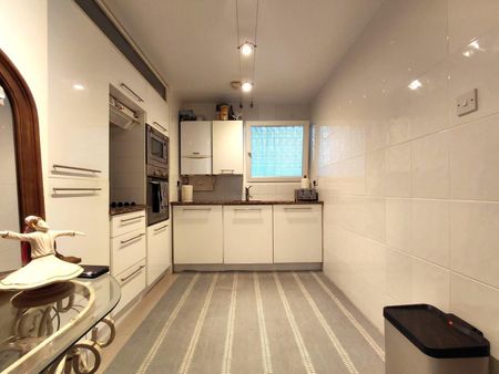 Barrydene, Oakleigh Road North, Whetstone, Barnet N20, London - Photo 4