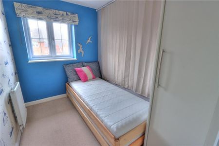 3 bedroom semi-detached house to rent - Photo 4