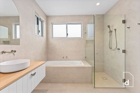 Brand New - Luxury Four Bedroom Duplex - Photo 3