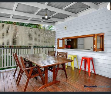 Charming Queenslander Living at Its Finest - Photo 2