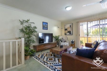 Handy two bedroom townhouse - Photo 3