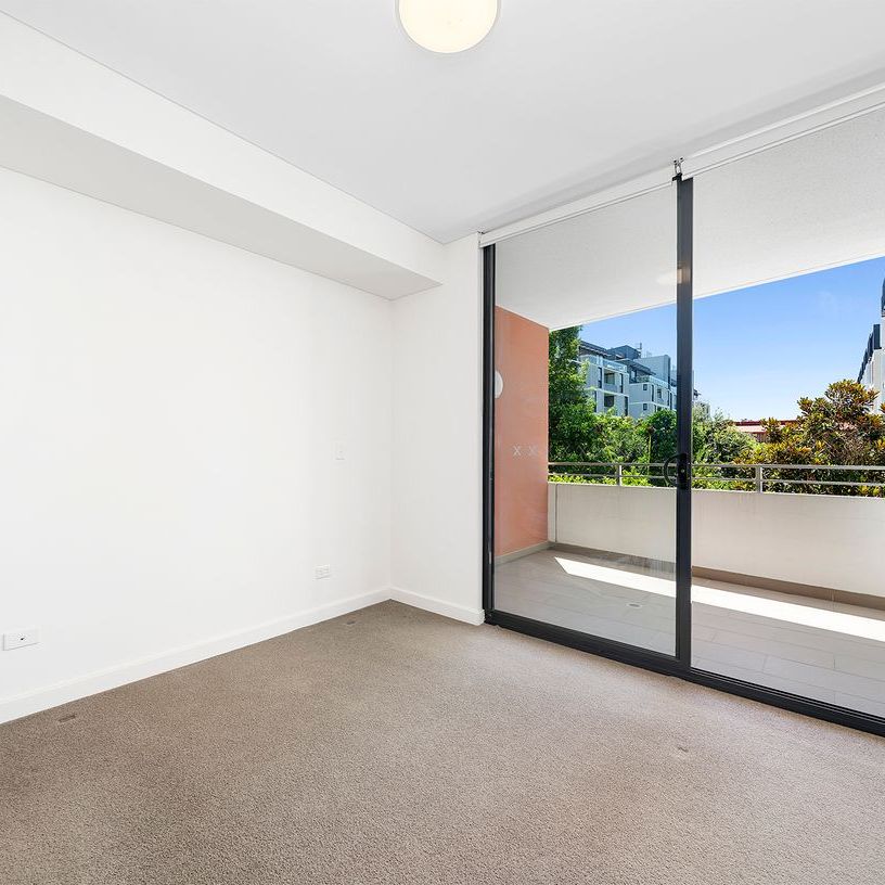 Stunning 1 bedroom spacious apartment - Photo 1