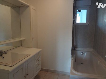 T2 en Duplex à Amiens proche des Halles du Beffroi - Photo 4