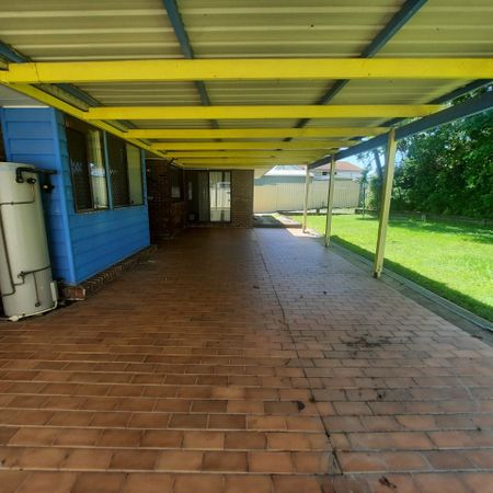 Lowset Brick Family Home - Photo 2