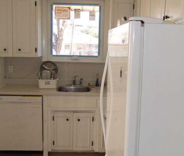 For Lease - 377 East Avenue, Toronto, Ontario - Photo 3