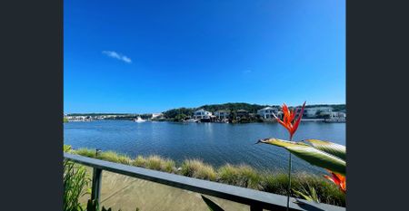 Fully Furnished Luxury Waterfront Living at Cova, Hope Island - Photo 4