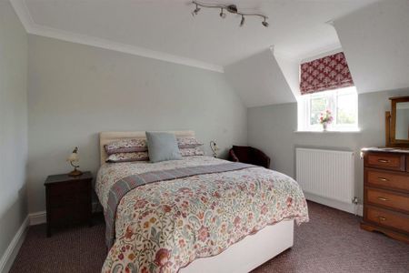 4 bedroom detached house to rent - Photo 5