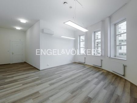 Pronájem bytu 5+1 156 m2 - Fotografie 2