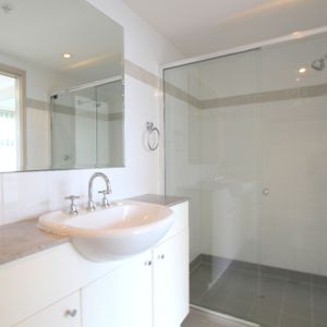 Modern Convenience ** Available 18/12/25 ** - Photo 2