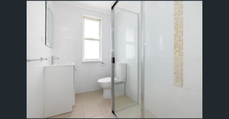 Neat & Tidy Family Home - Photo 2