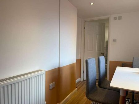 Bed Bath // Student House House // Aug, LN5 - Photo 2