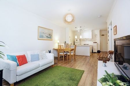 FULLY FURNISHED - Modern Urban Living in the Heart of South Melbourne - Photo 5