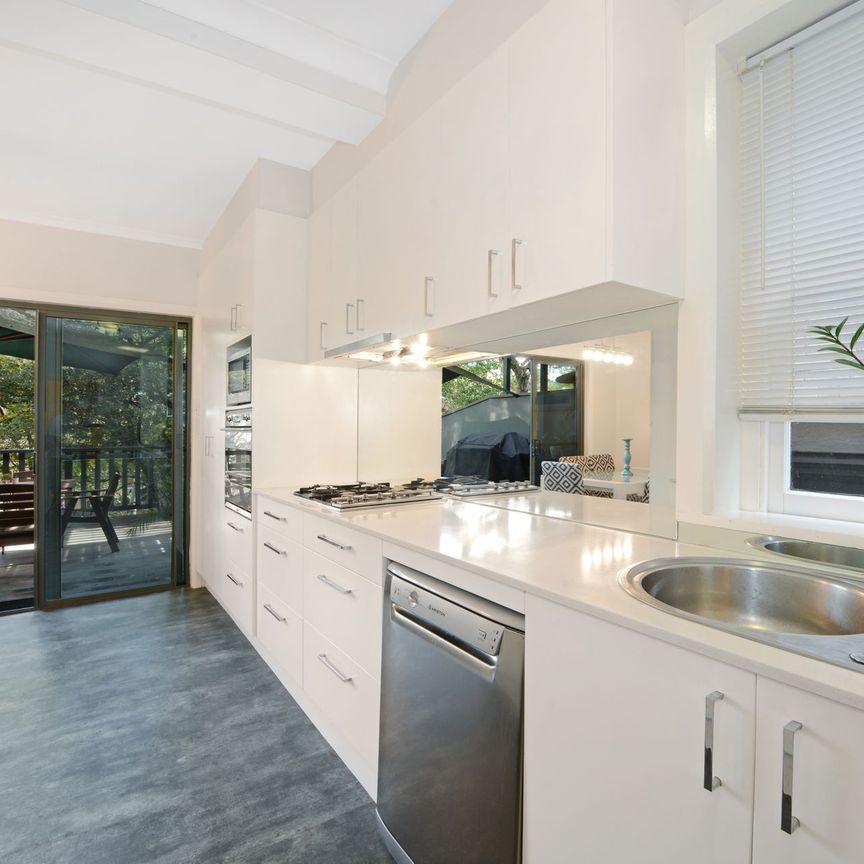 Private and Leafy Lower Duplex in Quiet Street - Photo 1