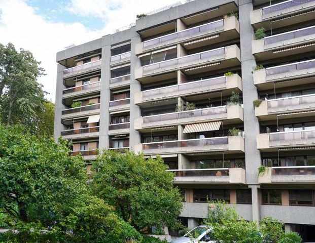 Dans immeuble de standing, grand appartement traversant de 4 pièces au 4ème étage avec balcons. - Foto 1