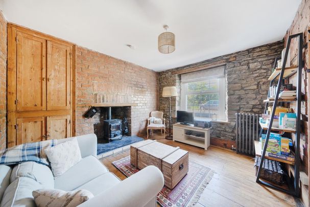 4 bedroom semi-detached house to rent - Photo 1