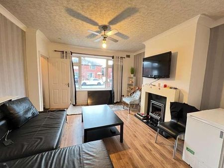 Beech Avenue, Kearsley, BL4 - Photo 2