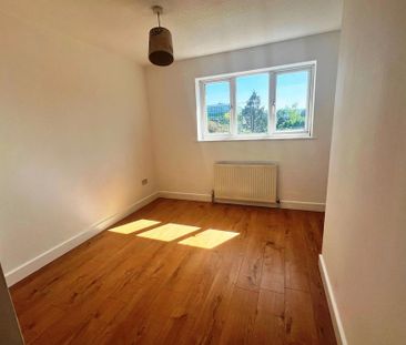 2 bedroom end of terrace house to rent - Photo 2