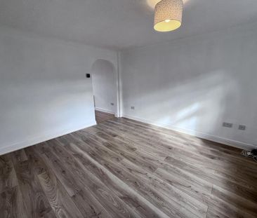 3 bedroom end of terrace house to rent - Photo 4