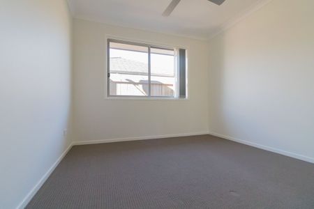 Modern 4 Bedroom Home In Quiet Location - Photo 2