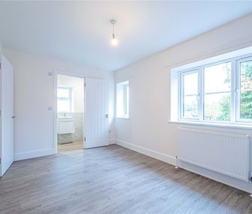 2 bed Upper Floor Flat for rent - Photo 4