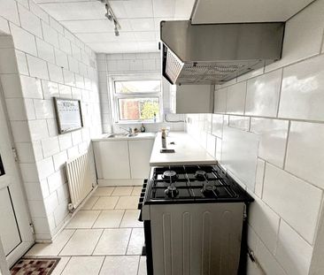 3 Bed Semi-Detached House, Wichnor Road, B92 - Photo 4